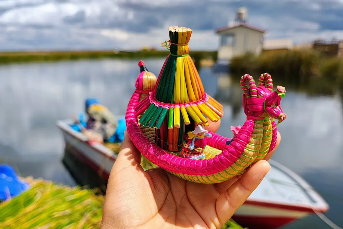 Lago Titicaca: Tour a las Islas Flotantes de los Uros y el Misterio de Taquile